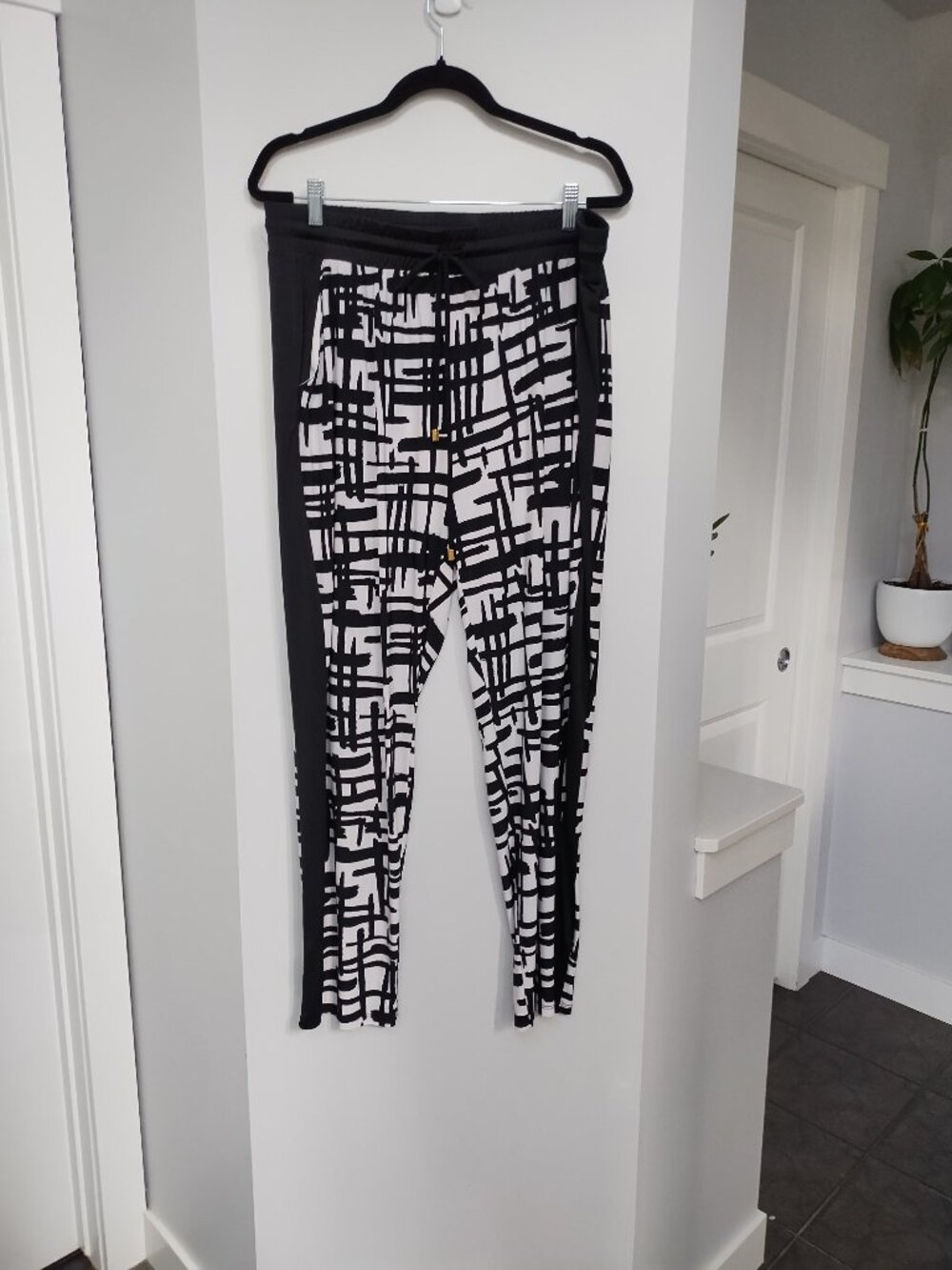 Funky jogger style INC pant with pockets